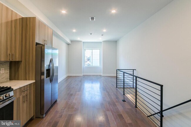 Building Photo - 1221 N 15th St