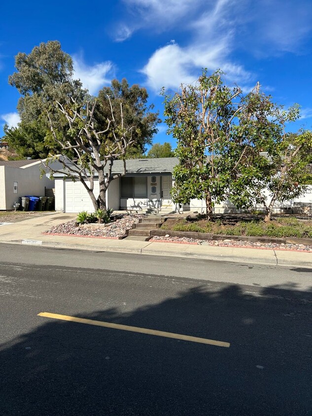 Foto principal - Poway 3 Br 2 ba - Central location - EZ Fr...