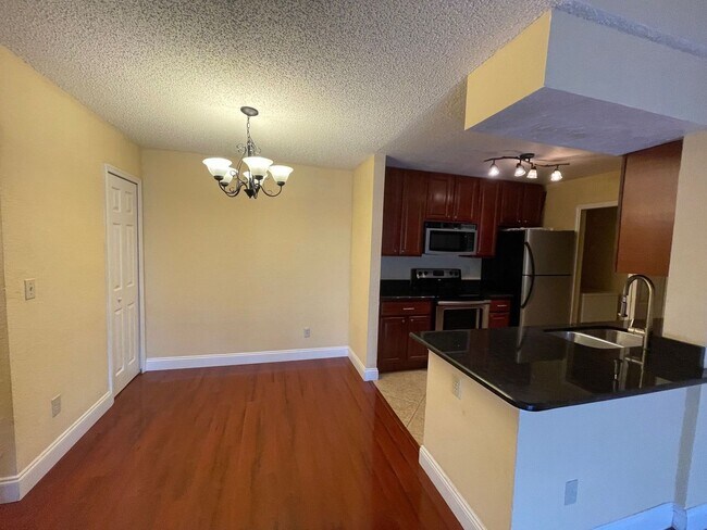 Building Photo - 2550 N Alafaya Trail