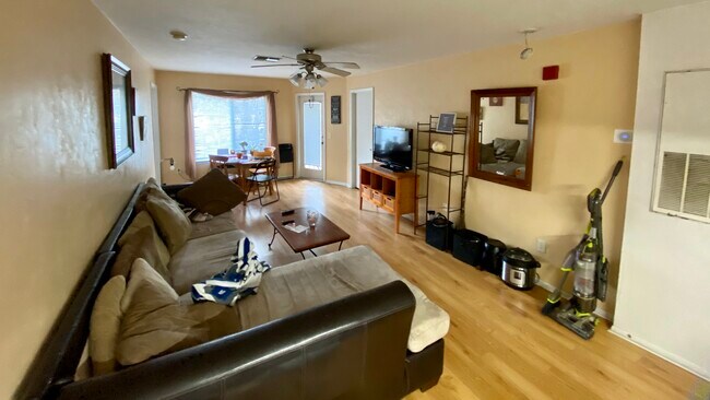 5-201 sala de estar - 4000 SW 23rd
