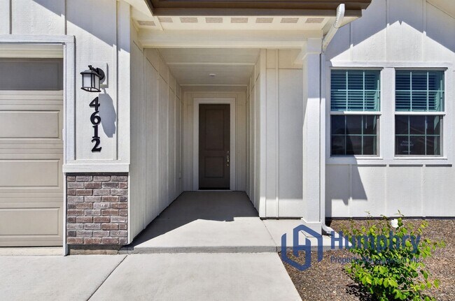 Foto del edificio - Beautiful home minutes from Costco