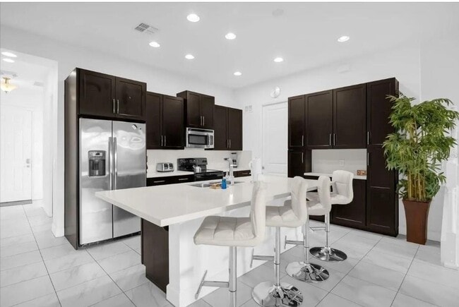 Building Photo - 450 Captiva Dr