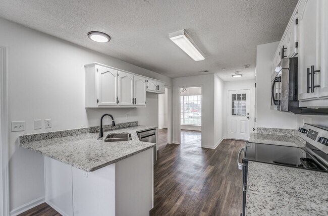 Foto del edificio - Modern Comfort Meets Southern Charm – Spac...