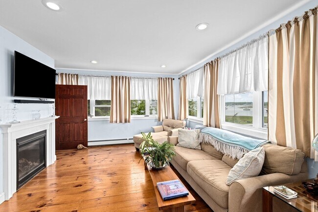 Foto del edificio - 97 Edward Foster Rd