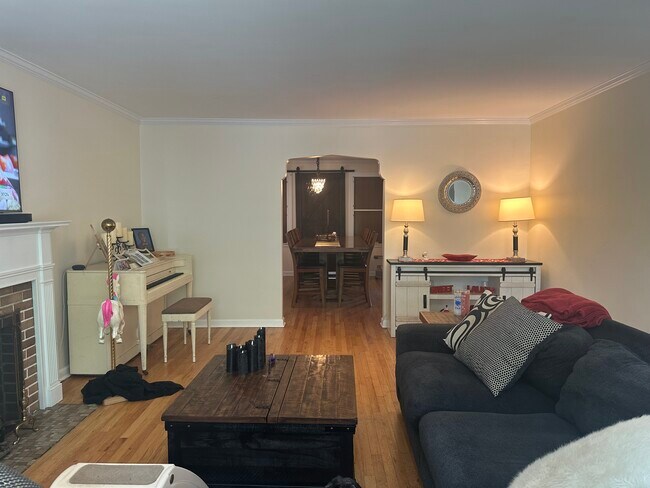 Living Room - 2328 W Pratt Blvd