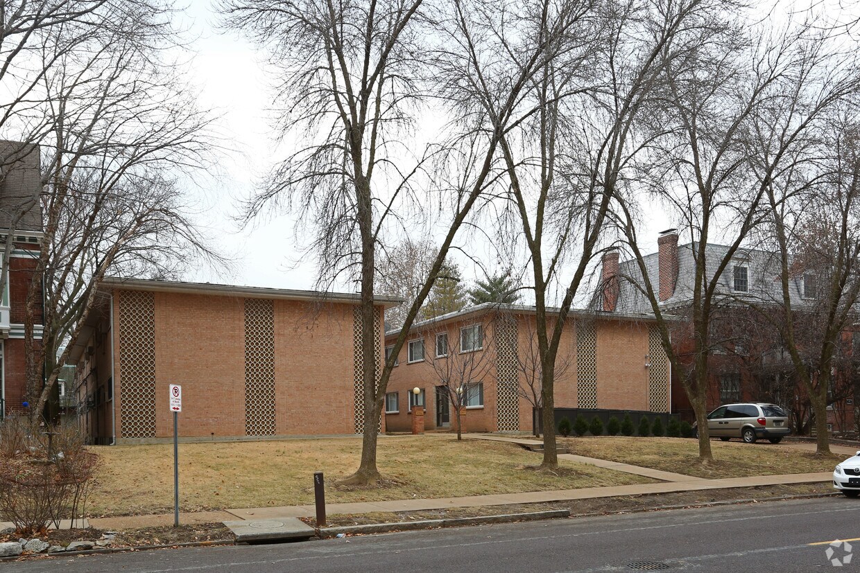 Primary Photo - 5086-5092 Waterman Blvd