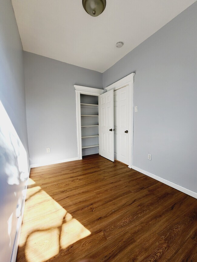 Building Photo - 207 Stegman St