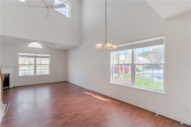 Foto del edificio - 4718 Twin Hickory Lake Dr