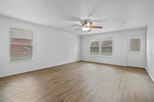 Foto del edificio - 2205 Lookout Ln