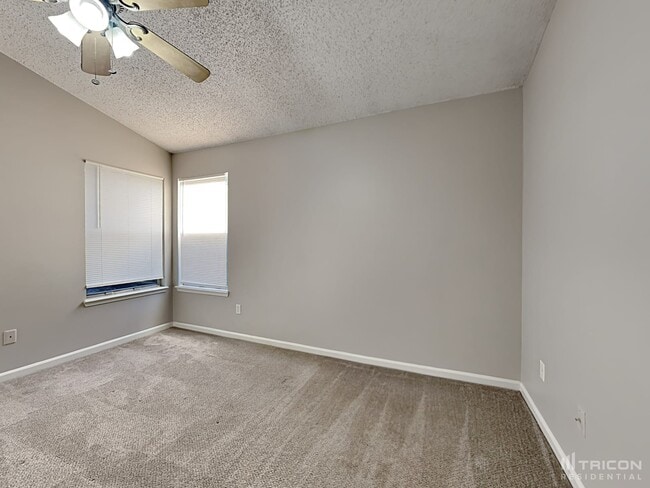 Building Photo - 2600 Malibu Cir