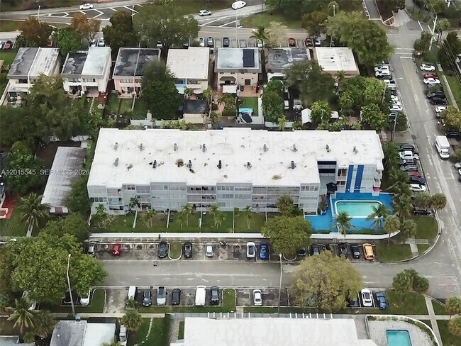Foto del edificio - 2175 NE 170th St