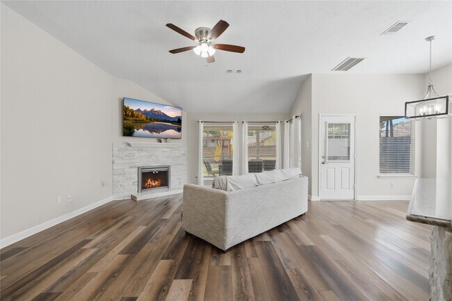 Building Photo - 28826 Forest Hill Dr
