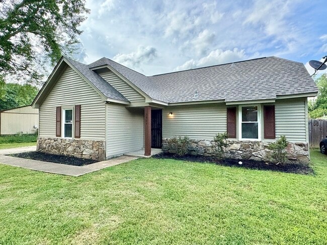 Building Photo - 3804 Walsingham Dr