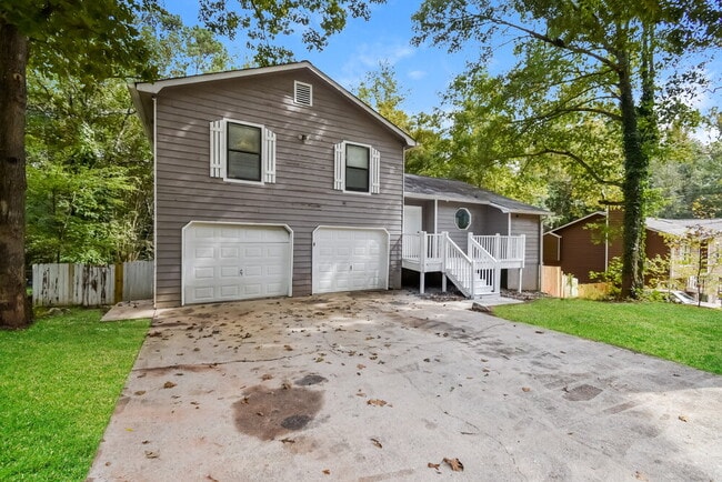Building Photo - 4173 Woodcrest Dr
