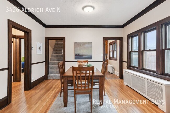 Foto del edificio - Awesome Character in this 3 Bedroom 1 Bath...