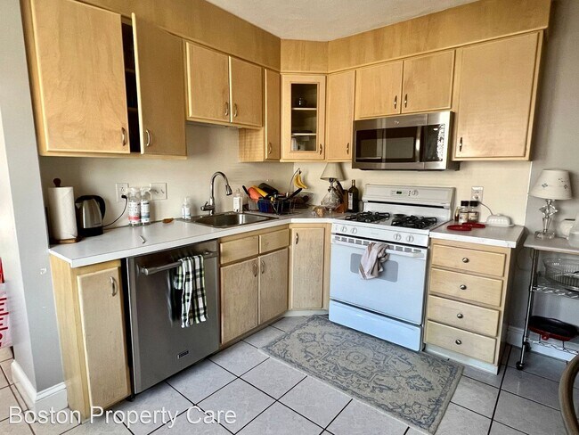 Foto del edificio - 3 br, 1 bath House - 146-148 Pleasant St #2
