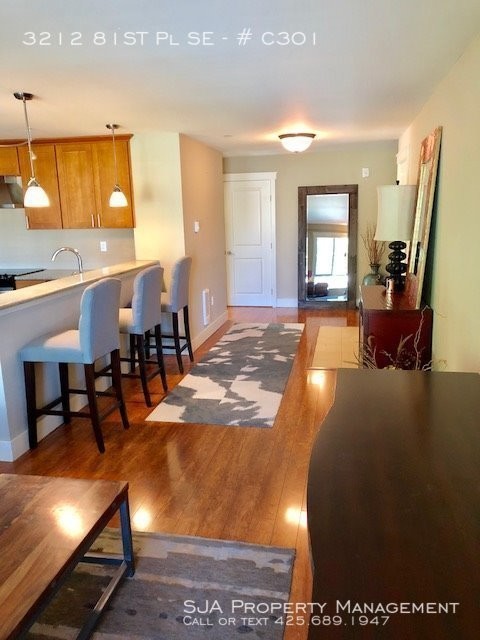 Building Photo - Beautiful Furnished Mercer Island Penthouse!!