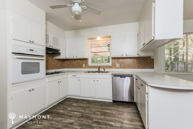 Building Photo - 1006 Tanglewood Dr