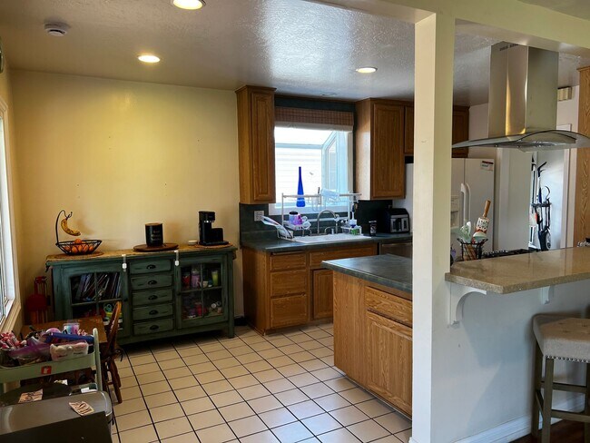 Building Photo - 4 Bedroom 2 Bath House for Rent In Whittier