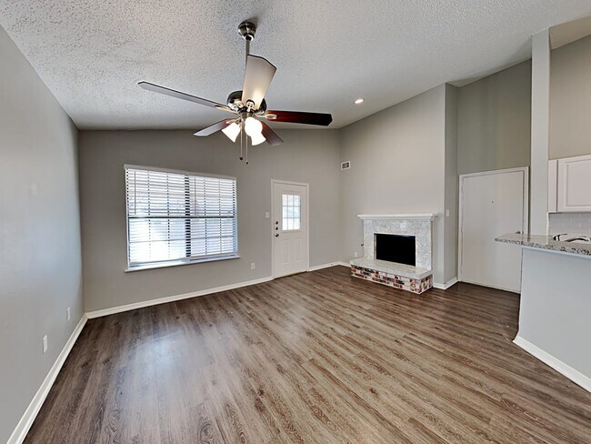 Building Photo - 2905 Andante Dr