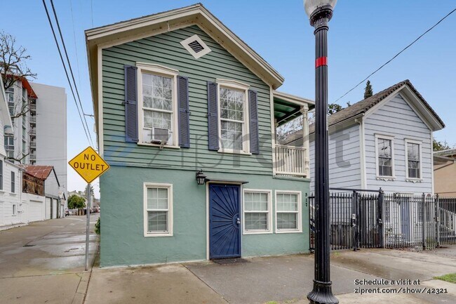 Building Photo - 517 13th St
