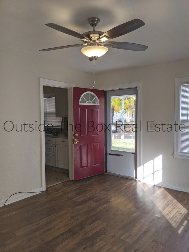 Building Photo - Two Bedroom Ranch Near University of Dayton!