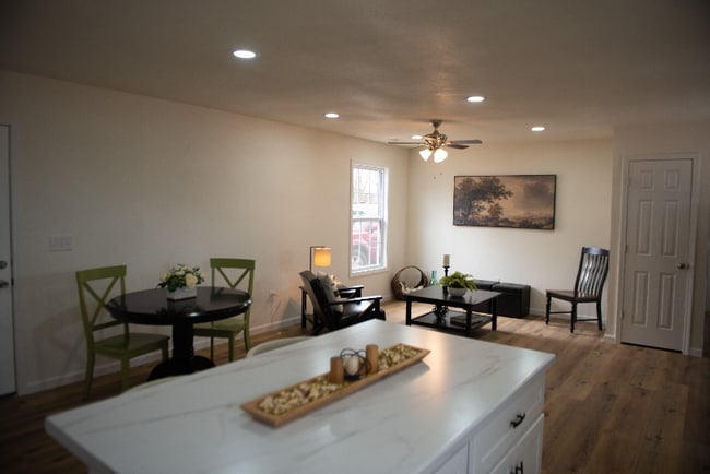 Foto del edificio - 6418 Dunn Rd