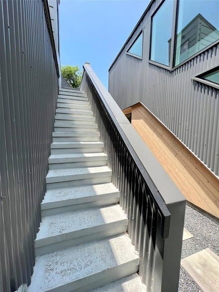 Building Photo - 1100 Brass St