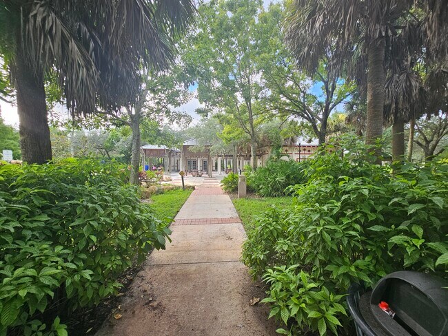 Foto del edificio - 120 Sparrow Dr