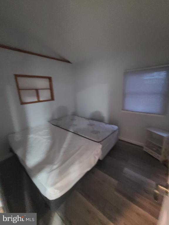 Building Photo - 131 S Commodore Dr