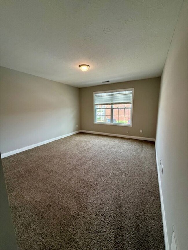 Building Photo - 272 Audley Ave