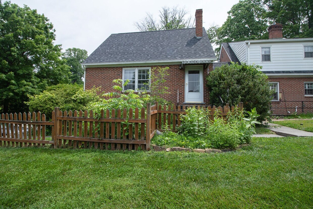 Primary Photo - 600 A Airport Road | 1 Bed 1 Bath | 07/15/...