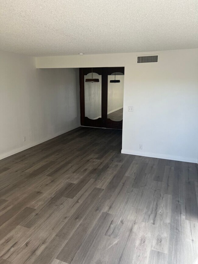 Building Photo - Affordable 1 Bedroom Condo in Central Las ...