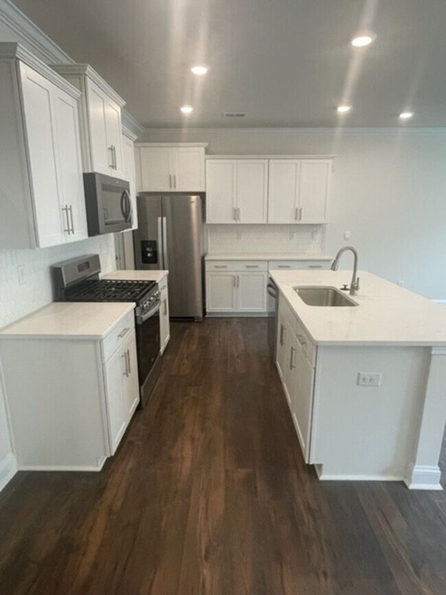 Foto del edificio - Beautiful 3BR 2.5BA Townhome w/ 1 Car Garage • Updated Kitchen in Huntersville