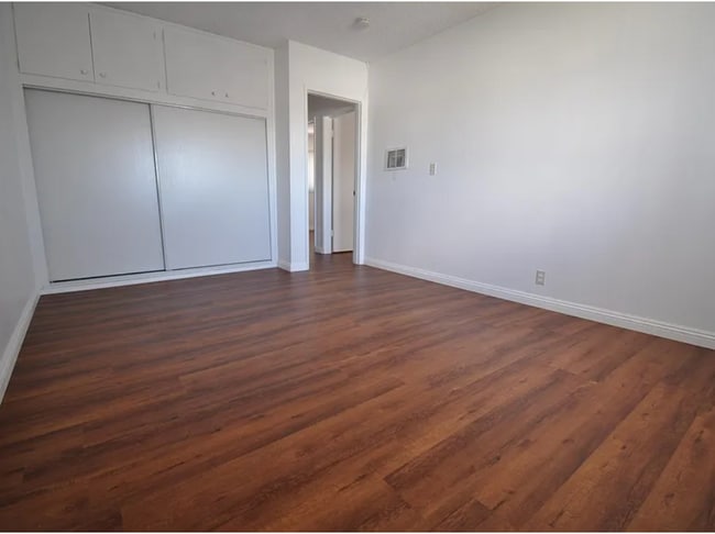 Building Photo - 327 E Navilla Pl