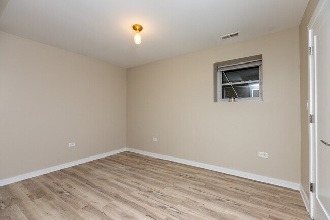 Building Photo - 2722 N Monticello Ave
