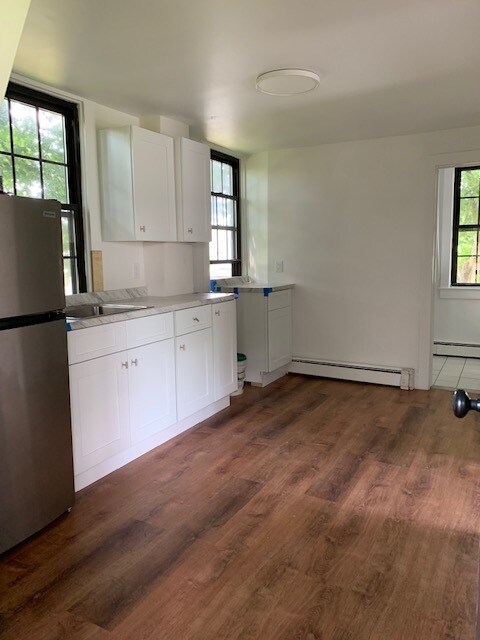 Kitchen - 43 S Lawn Ave