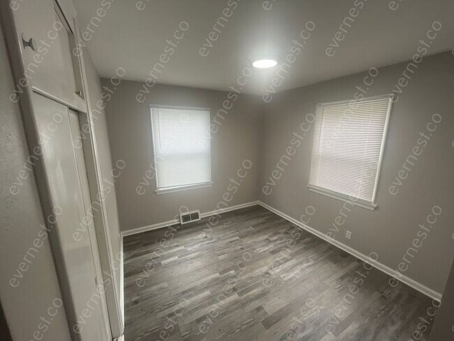 Foto del edificio - 2855 Latonia Blvd