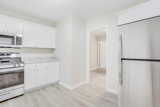 Building Photo - 2716 Lancaster Dr