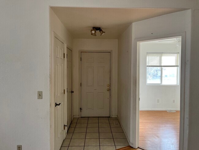 Foto del edificio - 517 Broadview Dr