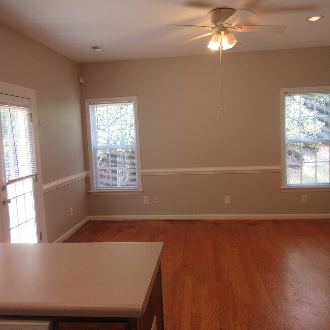 Building Photo - 2598 Ravenscroft Way