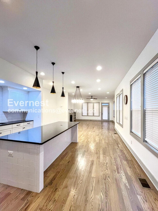 Building Photo - 915B Caruthers Ave