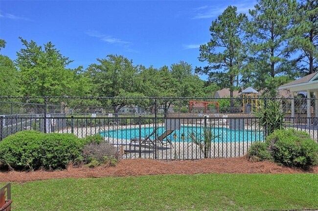 Foto del edificio - 14 Sandy Pond Ct