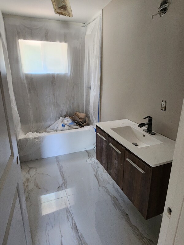 Foto principal - 390 W Lake Ave NW