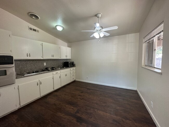 Foto del edificio - 1316 Thorsen Ave