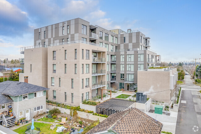 Building Photo - Coco Oakridge