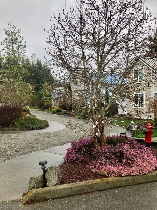 Building Photo - 1510 NE Mesford Rd