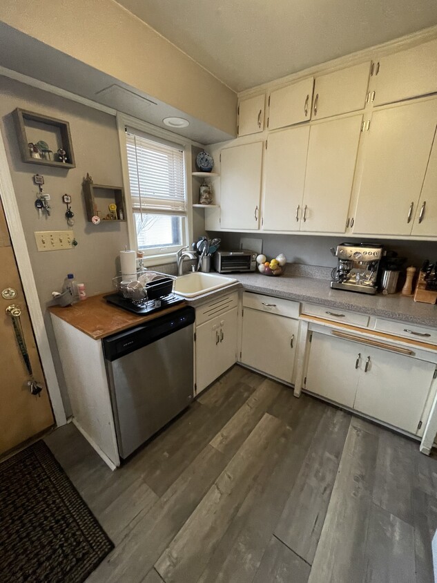 kitchen - 2203 Lefeber Ave