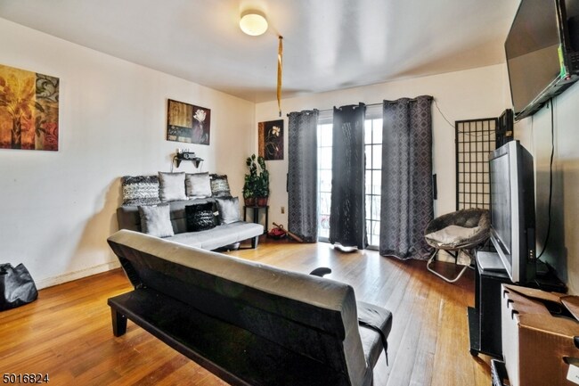 Foto del edificio - 376 Badger Ave
