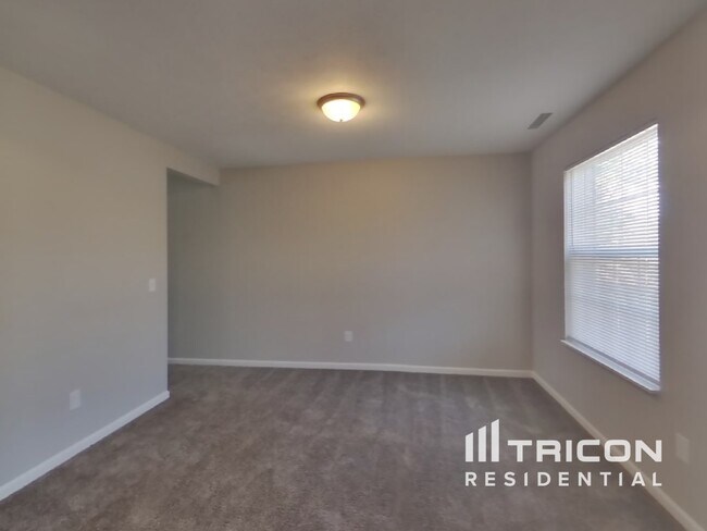 Building Photo - 10921 Spring Green Dr
